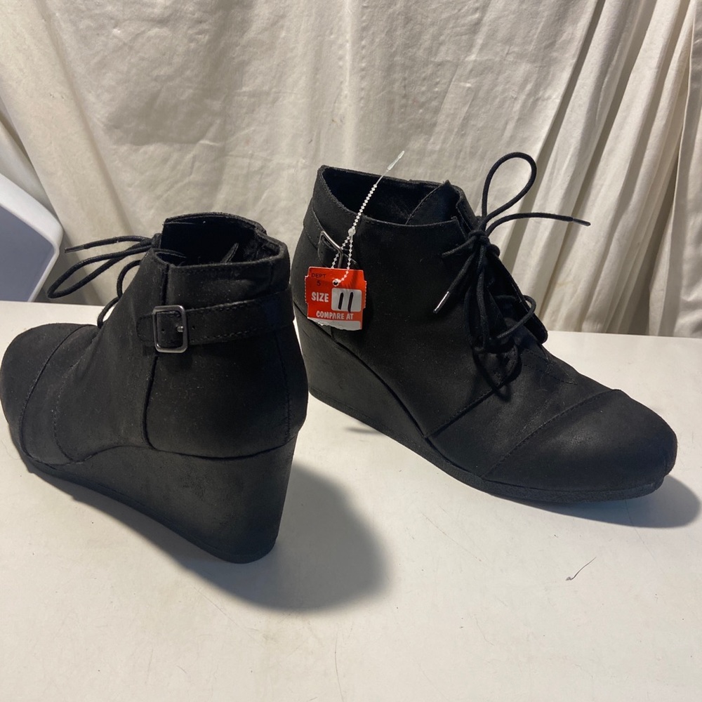 Maurices black ankle boots lace up , side buckles size 11 NWT - Picture 4 of 7